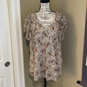 Westport floral summer top w/ruffle short sleeves, lightweight and fully lined.